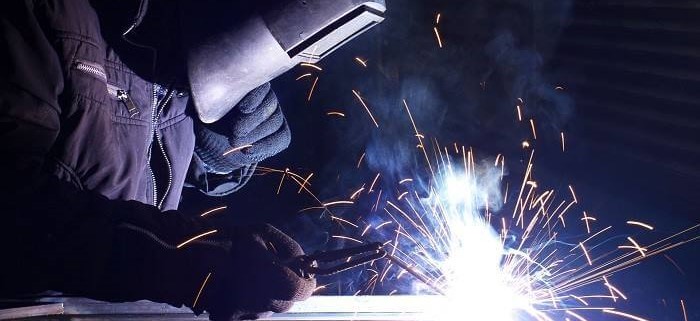 ÇELİĞE YÖN VEREN EKİP